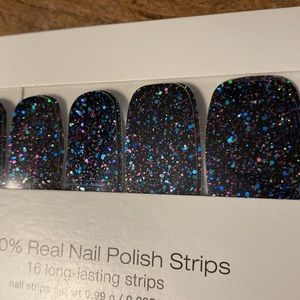 Color Street 100% Real Nail Polish Strips in the color Holidaze